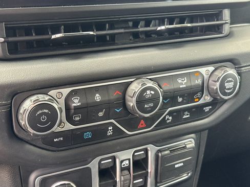 Used 2024 Jeep Wrangler High Altitude AWD/4WD image 23