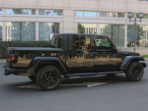 Used 2022 Jeep Gladiator Sport image 7