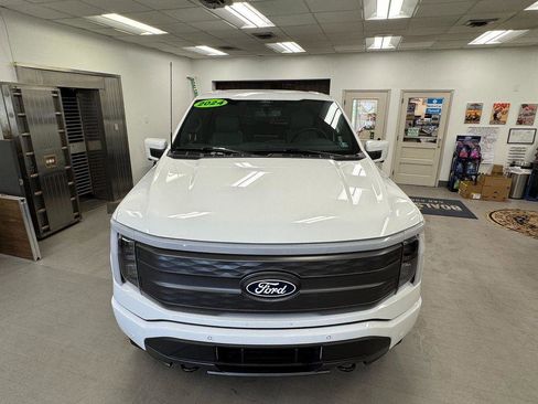 Used 2024 Ford F150 Lightning Lariat image 31