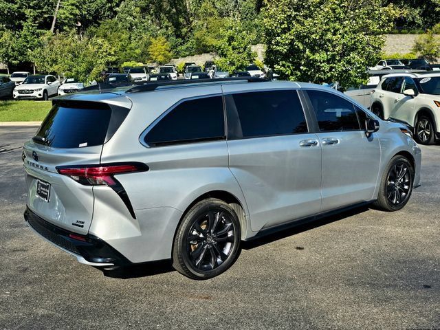 Used 2024 Toyota Sienna XSE w/ XSE Premium Package FWD image 9