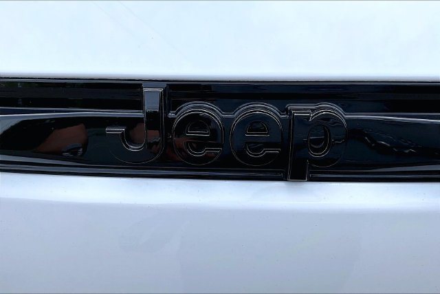 New 2026 Jeep Grand Cherokee Limited w/ Limited Altitude Package AWD/4WD image 9