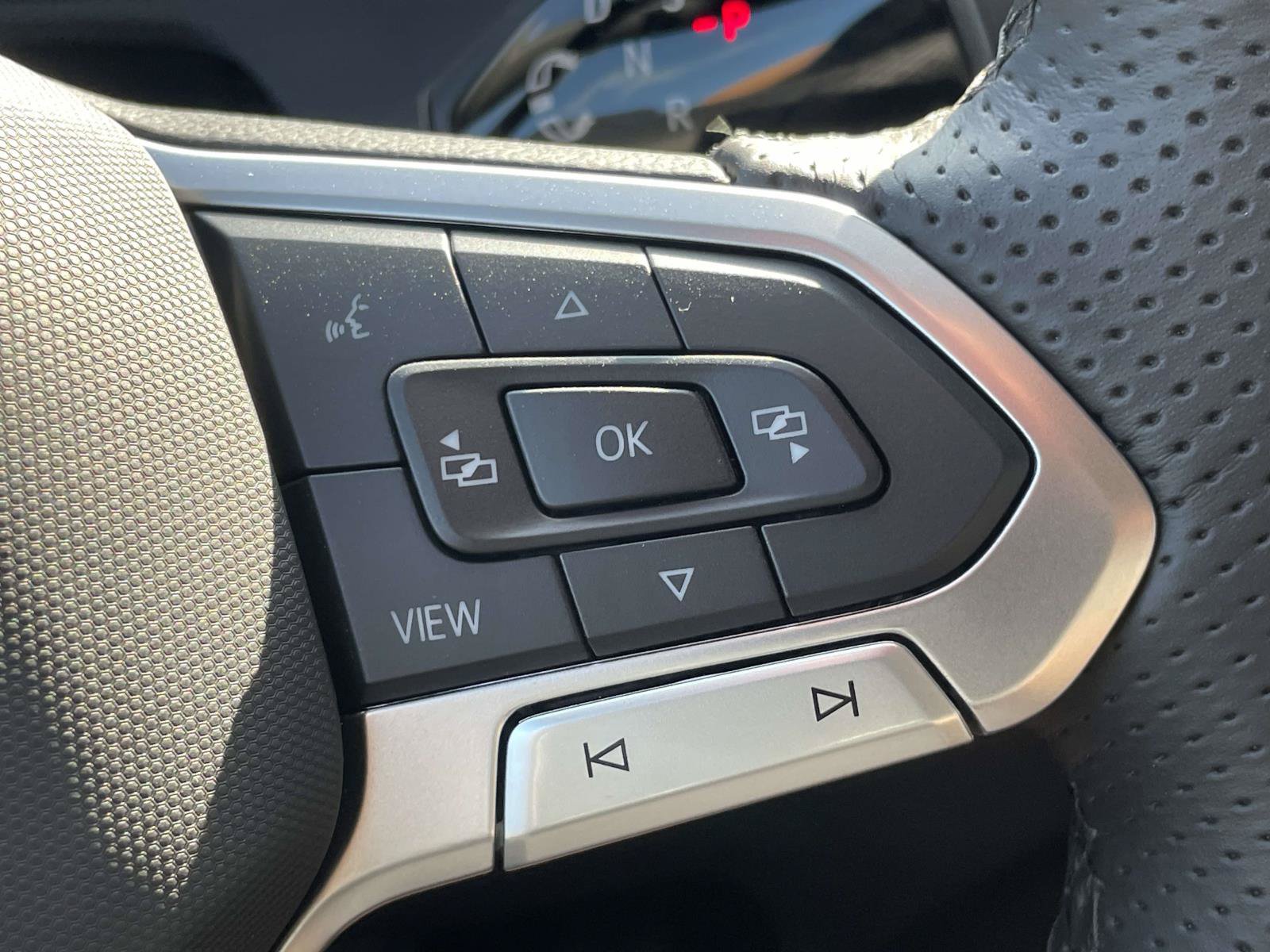 New 2026 Volkswagen Tiguan SE R-Line AWD/4WD image 23
