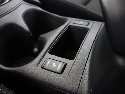 Used 2019 Nissan Rogue SV w/ Premium Package image 4