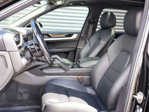 Certified 2024 Porsche Cayenne AWD/4WD image 5