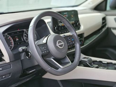 Used 2023 Nissan Rogue SL w/ SL Premium Package image 12