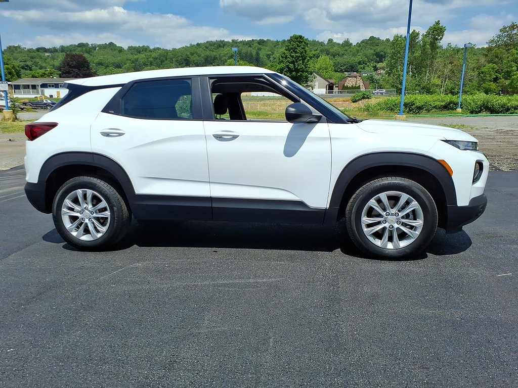 Used 2023 Chevrolet TrailBlazer LS AWD/4WD image 2