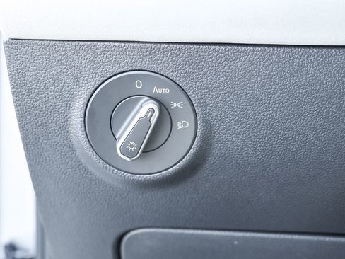 New 2025 Volkswagen Taos SE image 23