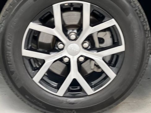 Used 2024 Jeep Grand Cherokee L Limited w/ Luxury Tech Group II image 78