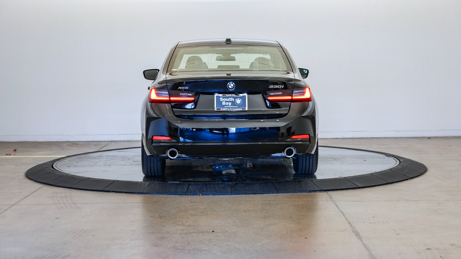 Used 2026 BMW 330i xDrive Sedan w/ Premium Package AWD/4WD image 3