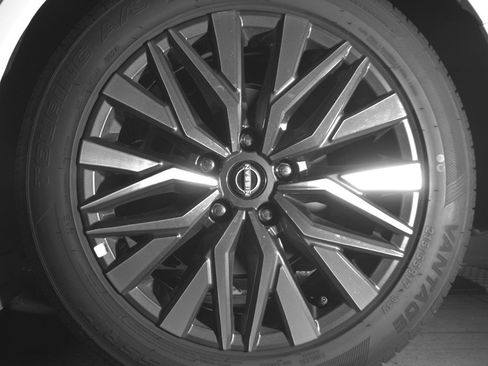 Used 2025 Nissan Altima 2.5 SV FWD image 14