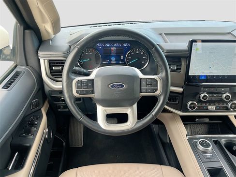Used 2024 Ford Expedition XLT image 22
