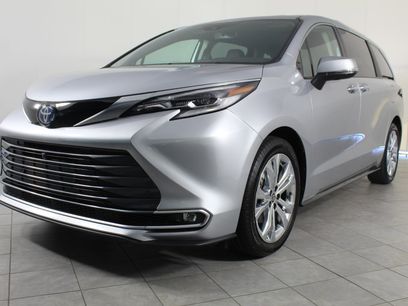Used 2022 Toyota Sienna Platinum
