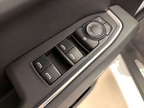 Used 2025 Chevrolet Silverado 1500 LT image 11