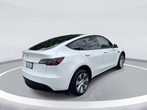 Used 2023 Tesla Model Y Long Range AWD/4WD image 4