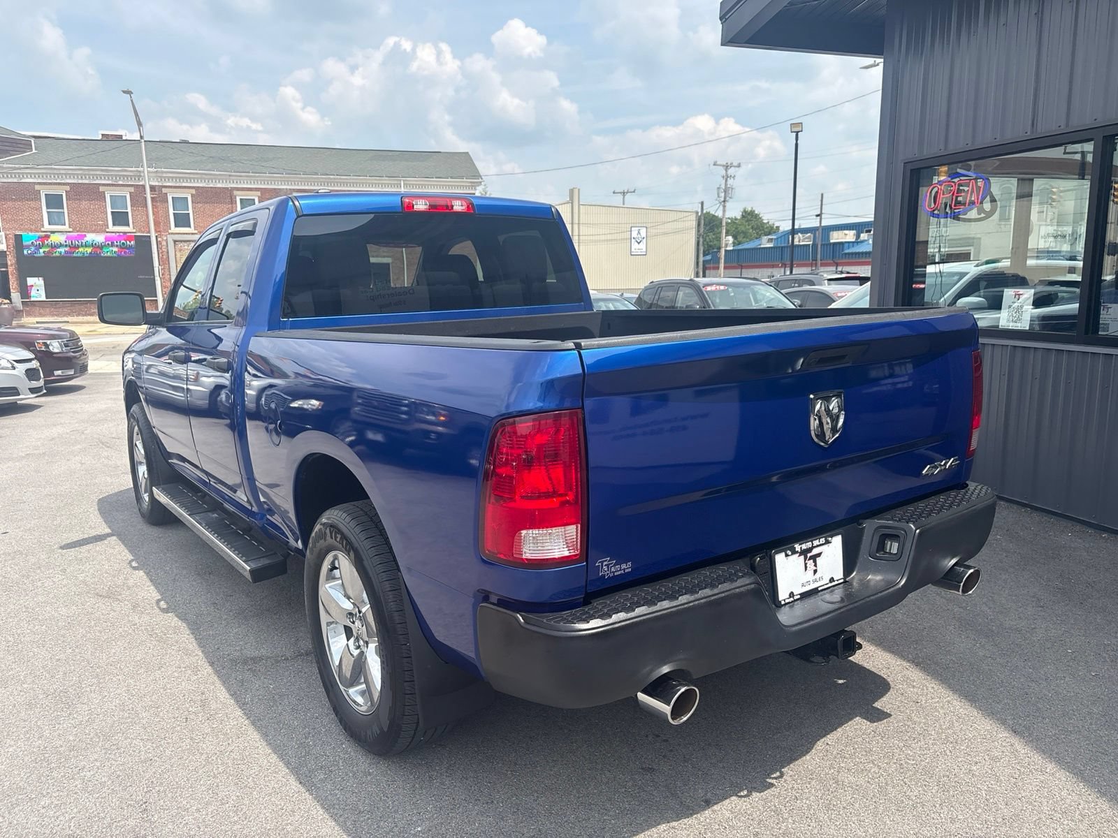 Used 2019 RAM 1500 Express w/ Express Value Package AWD/4WD image 3