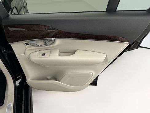 Used 2017 Volvo XC90 T6 Momentum w/ Vision Package image 33