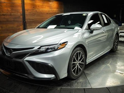 Used 2024 Toyota Camry SE image 2