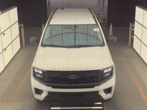 Certified 2025 Ford Expedition Active AWD/4WD image 18