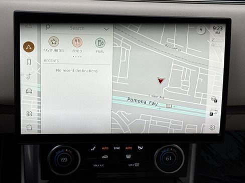 Used 2023 Land Rover Range Rover SE image 21