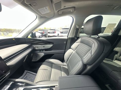 New 2026 Lincoln Nautilus Reserve AWD/4WD image 11