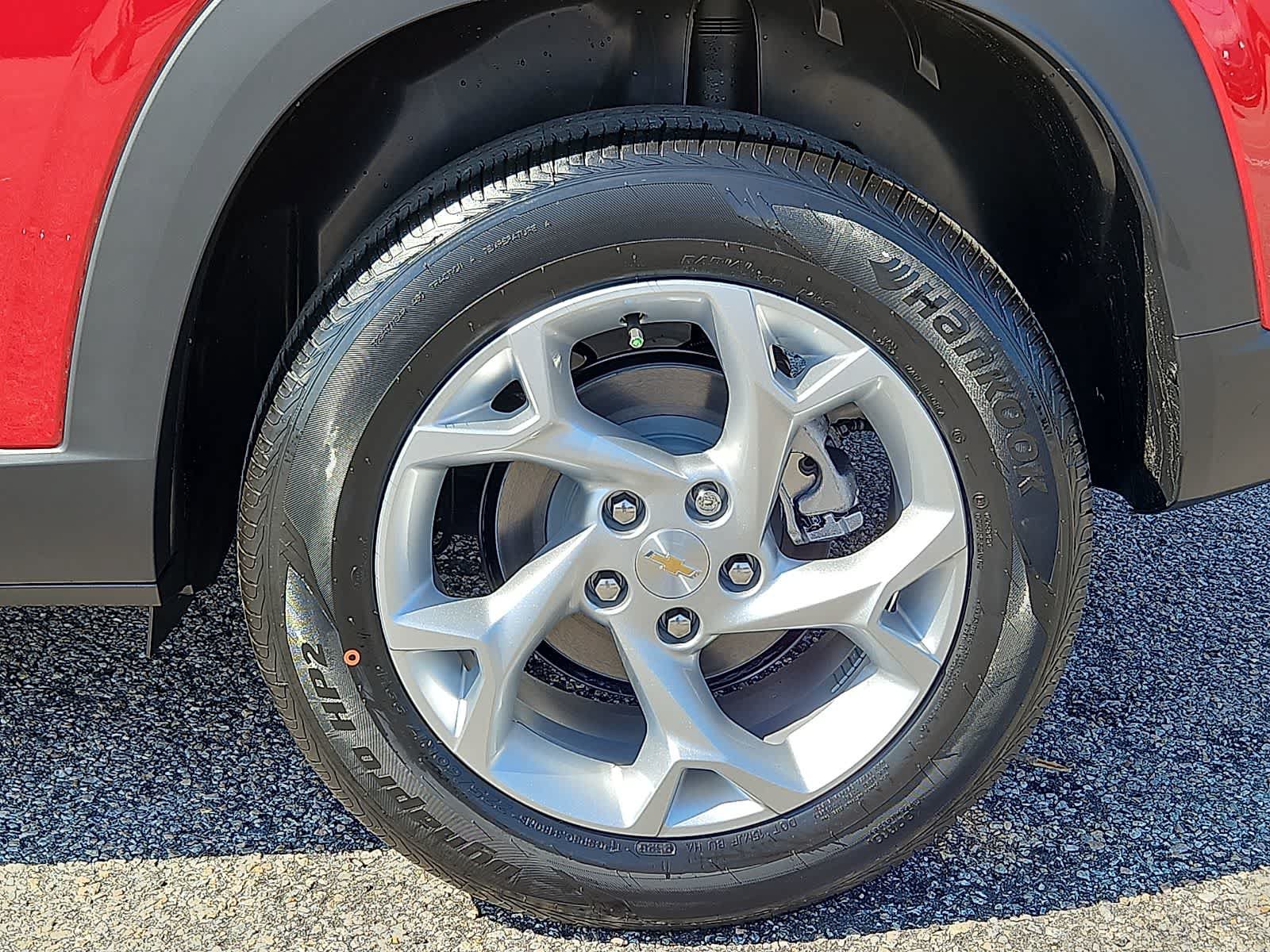 New 2026 Chevrolet Trax LS w/ LS Convenience Package FWD image 7