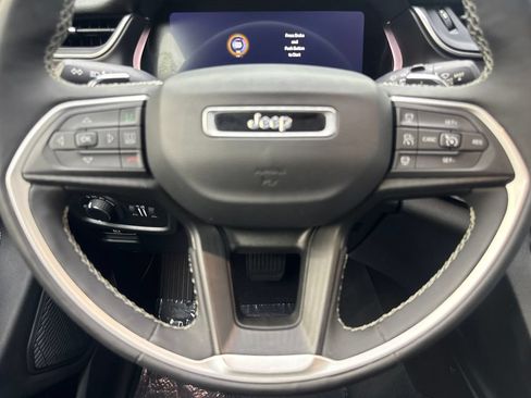 Used 2023 Jeep Grand Cherokee Altitude AWD/4WD image 58
