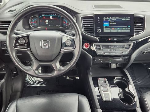 Used 2019 Honda Pilot Touring image 3