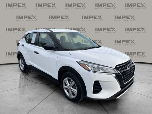 Used 2023 Nissan Kicks S image 7