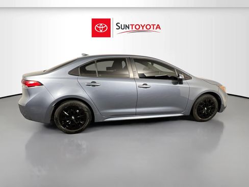 Used 2021 Toyota Corolla LE image 2