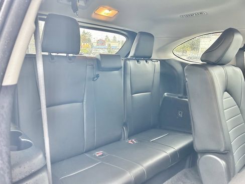 Certified 2024 Toyota Highlander XLE image 16