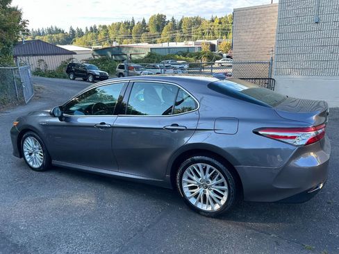 Used 2019 Toyota Camry XLE FWD image 7