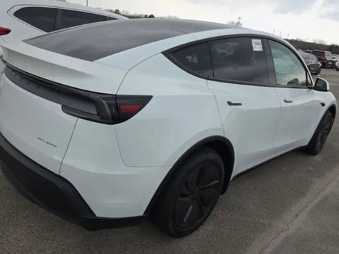 Used 2026 Tesla Model Y Long Range image 2