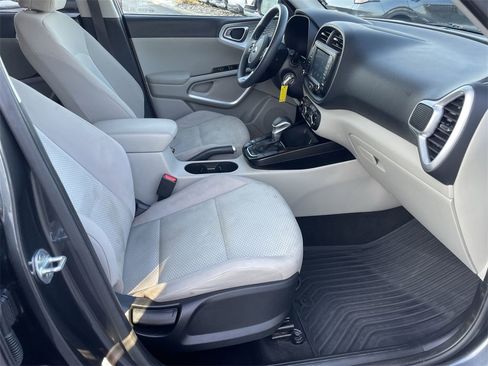 Used 2020 Kia Soul LX image 29