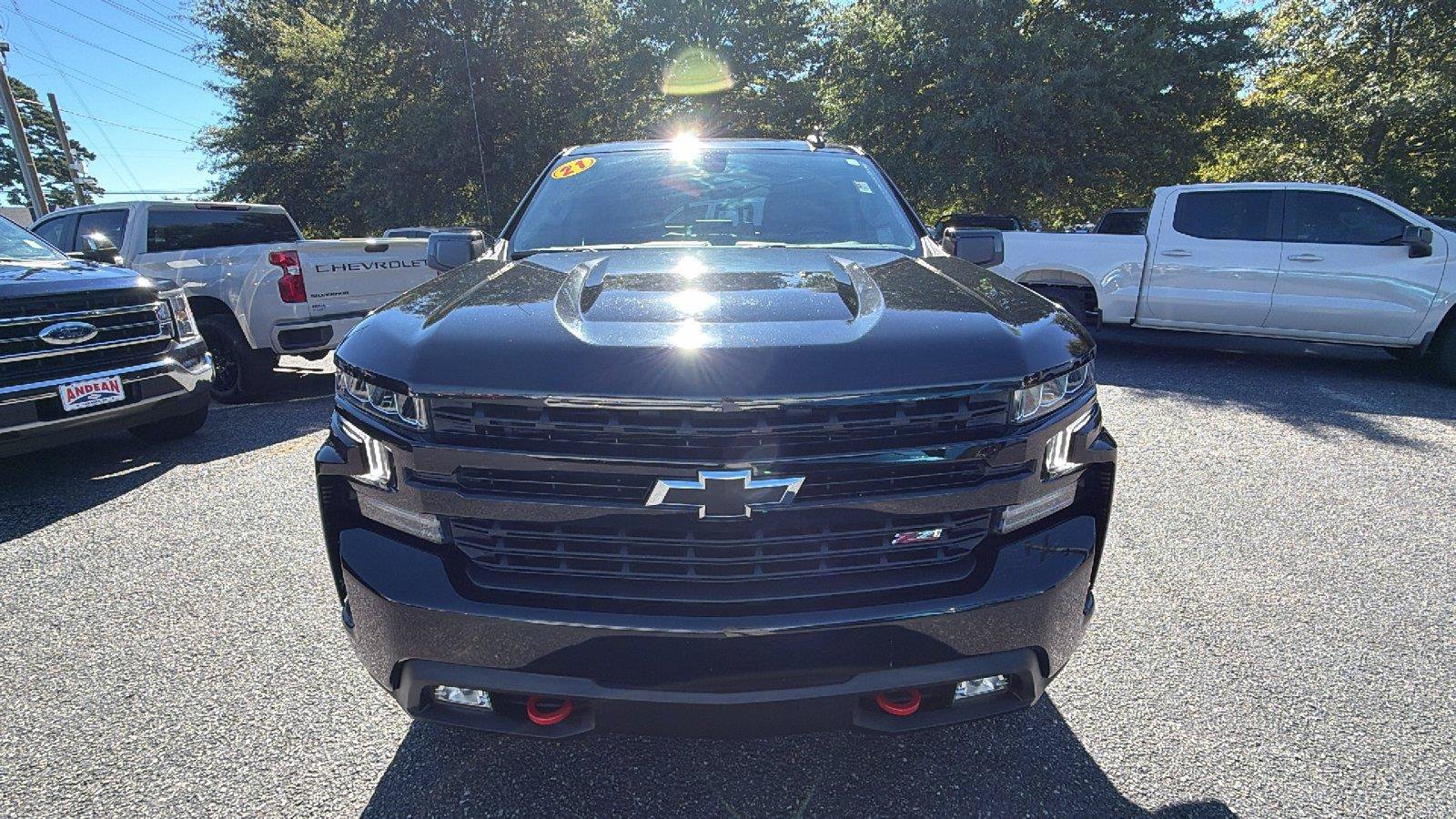 Used 2021 Chevrolet Silverado 1500 LT Trail Boss w/ Convenience Package II AWD/4WD image 2