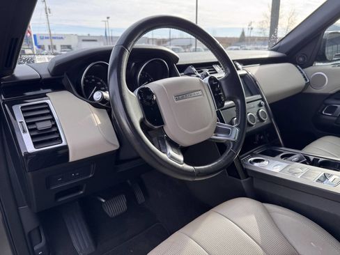 Used 2019 Land Rover Discovery SE image 8