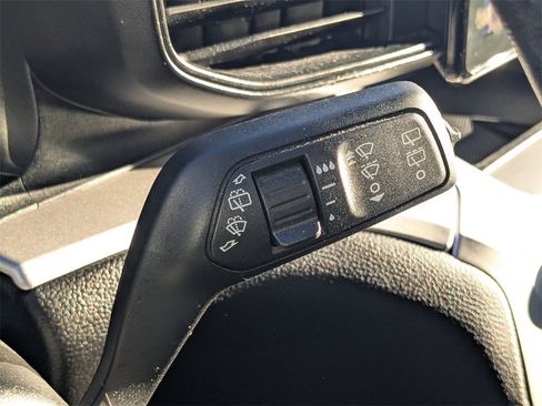 Used 2022 Ford Explorer XLT image 27