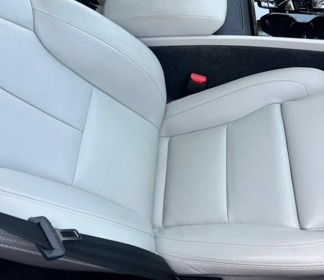 Used 2024 Volvo XC40 B5 Plus AWD/4WD image 4