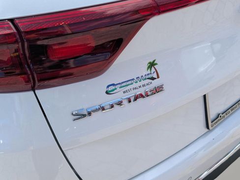Used 2022 Kia Sportage EX w/ EX Technology Package FWD image 19