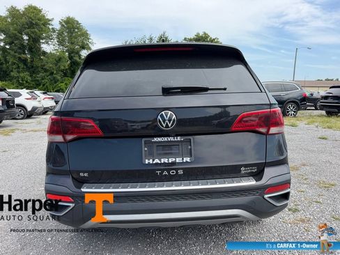 Used 2023 Volkswagen Taos SE w/ Panoramic Sunroof Package AWD/4WD image 4