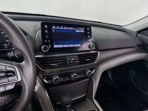 Used 2018 Honda Accord EX image 16