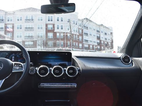 Used 2021 Mercedes-Benz GLA 250 4MATIC image 31