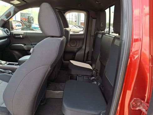 Used 2022 Toyota Tacoma TRD Off-Road AWD/4WD image 10