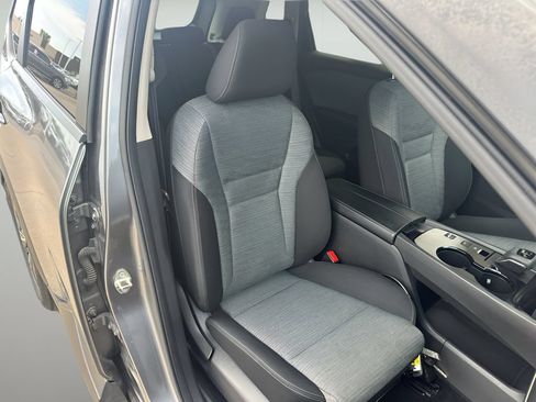 Used 2023 Nissan Rogue SV FWD image 18