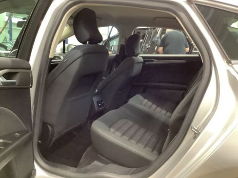 Used 2017 Ford Fusion SE w/ Fusion SE Technology Package FWD image 13