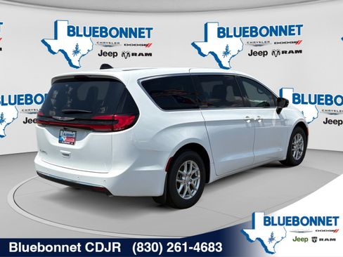 New 2026 Chrysler Pacifica Select FWD image 5