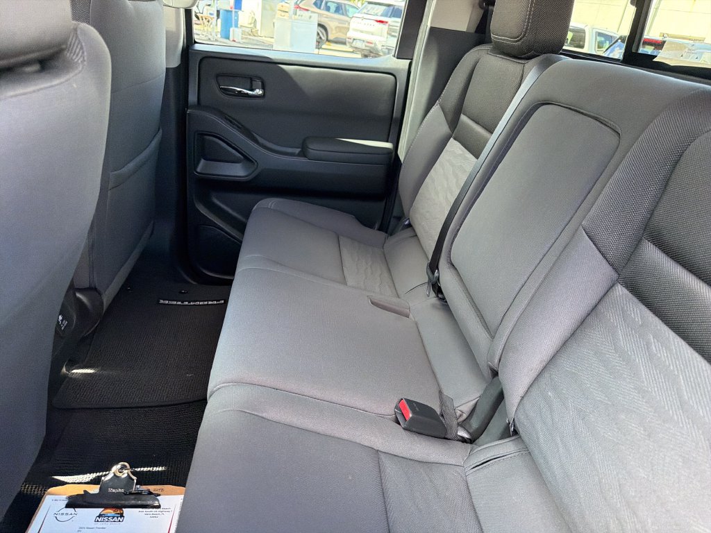 Used 2024 Nissan Frontier SV RWD image 29