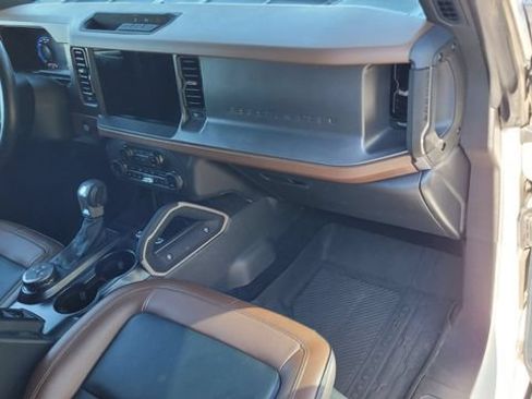 Used 2024 Ford Bronco Outer Banks AWD/4WD image 22