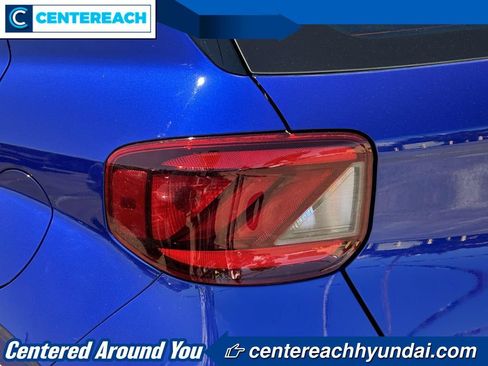 Used 2023 Hyundai Venue SEL FWD image 8