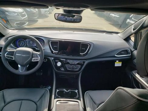 New 2026 Chrysler Pacifica Limited w/ Uconnect Theater Family Group AWD/4WD image 8