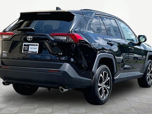 Used 2021 Toyota RAV4 LE FWD image 13